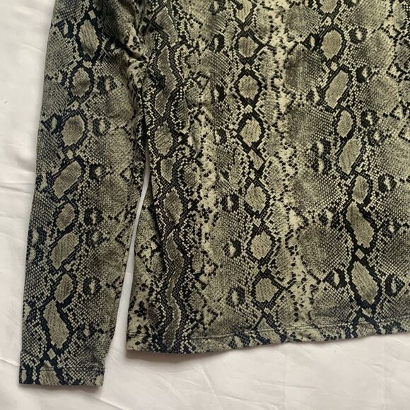 🌟MICHAEL Kors Snake Print Logo Top🌟 - Picture 12 of 12